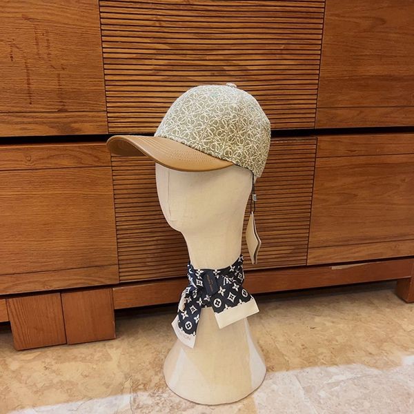 入手困難ロエベ アナグラム刺繍 キャップ スーパーコピー loa55909